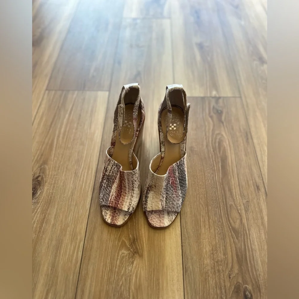 Vince camuto women’s deedriana wedge sandal size 8.5M/39 - Picture 5 of 5